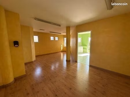 bureau 60 m²