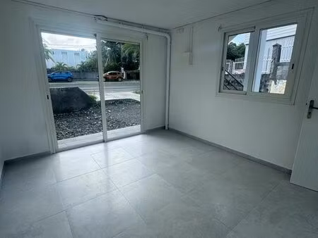 bureau et local sur le blvd principal de st anne