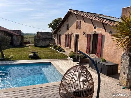 maison en pierre et dépendance