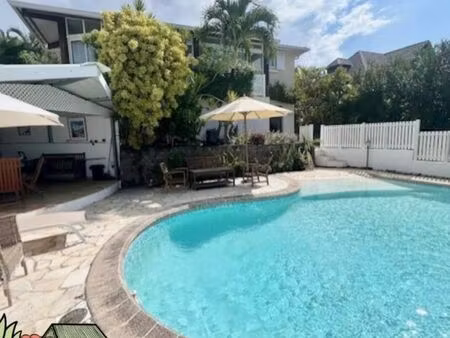 villa 4 pièces 154 m²