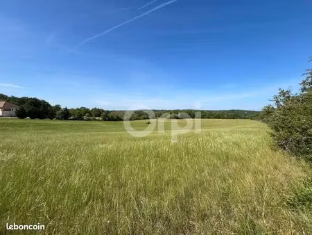 terrain 2 540 m² chasteaux