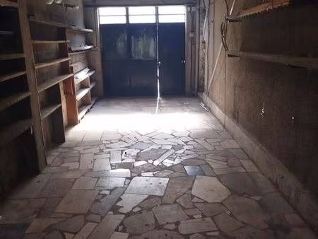 parking pour 2 voiture et un lieu de stokage 12m
