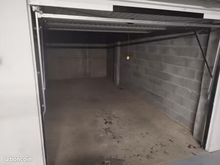 garage / box (sécurisé)