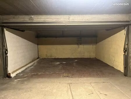 grand garage/box 25 m² proche mairie drancy