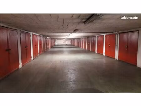 grand box 40m² métro r queneau pantin