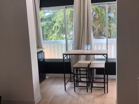 loue grand studio de 30 m2 à sanary-sur-mer
