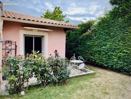 grand f2  plein pied  dans le prolongement de notre habitation principale 