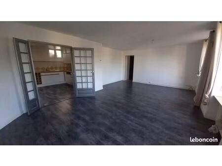 appartement t3 avec petite terrasse