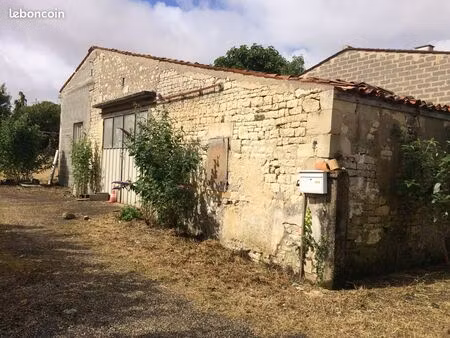 maison à rénover entièrement - proximité de la rochelle