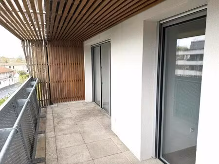 appartement t3 lumineux avec terrasse à bègles