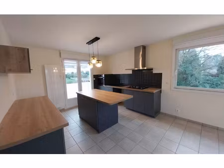 location appartement  76.48 m² t-3 à saint-yrieix-la-perche  670 €