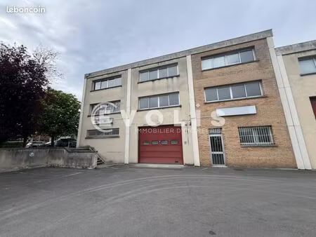 bureau 61 m²