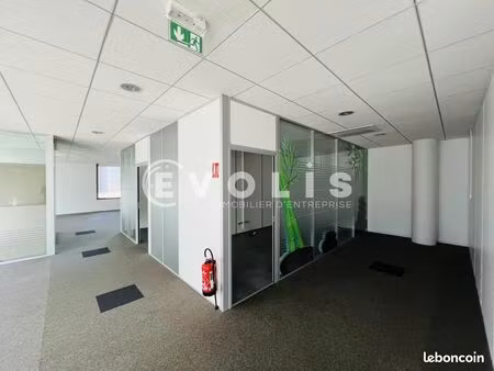 bureaux 137 m²