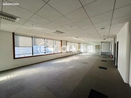 bureaux 231 m²