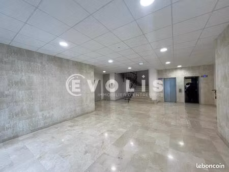bureau 181 m²