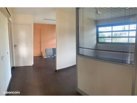 bureaux 54 m²