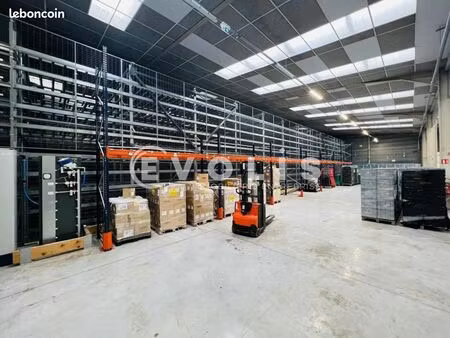 local d'activité 3 715 m²