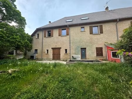 maison de 227 m² à pelleautier