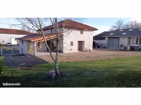 maison pierres avec bâtiment 300m² et terrain 5000m²