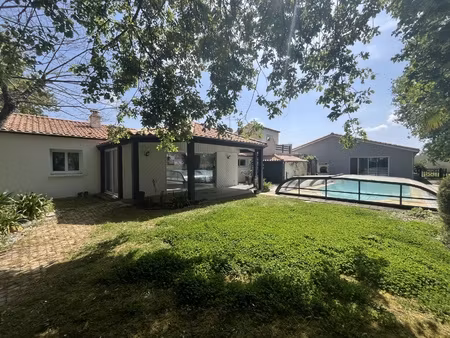 maison 9 pièces - 230 m²