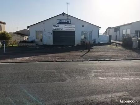 batiment avec appartement