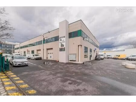 local bureaux 807 m²