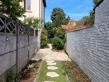 maison avec grand jardin