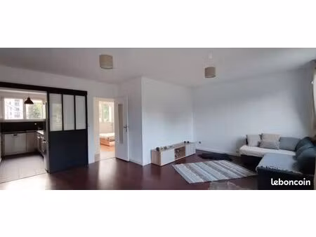 t3 de 63 m² meublé- accès privé bords de marne - box & cave