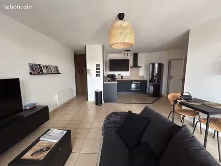 t3 charrons 53 m² · terrasse 19 m² · parking · tout inclus bail mobilité