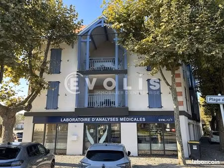 bureau 106 m²