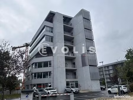 bureaux 749 m²