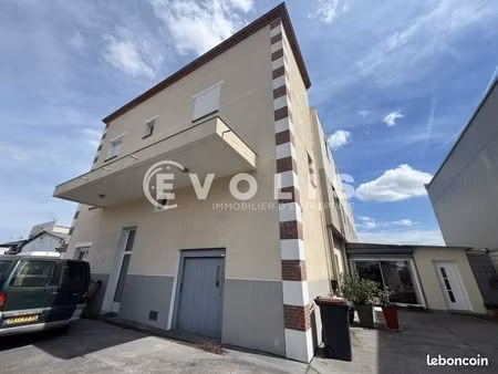 bureaux 300 m²