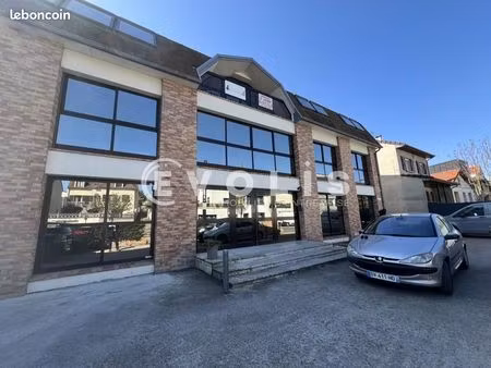bureaux 67 m²