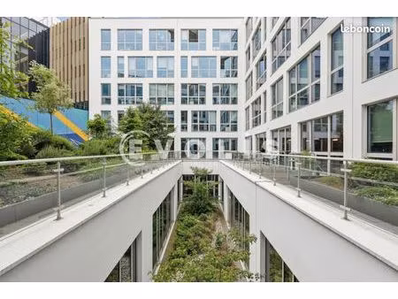 bureaux 743 m²