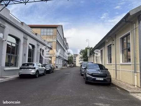 bureau 1 300 m²