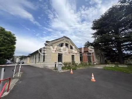 bureau 800 m²