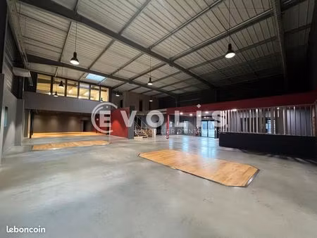 local d'activité 900 m²