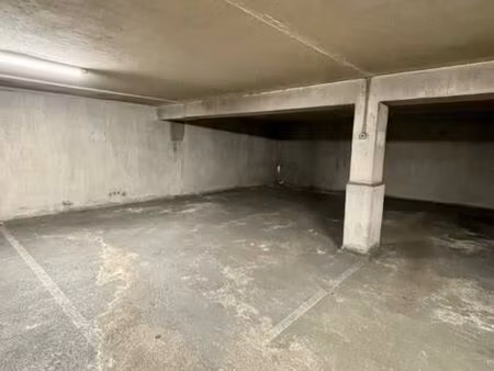 garage couvert avec badge individuel