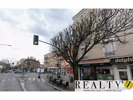 local commercial 143 m²