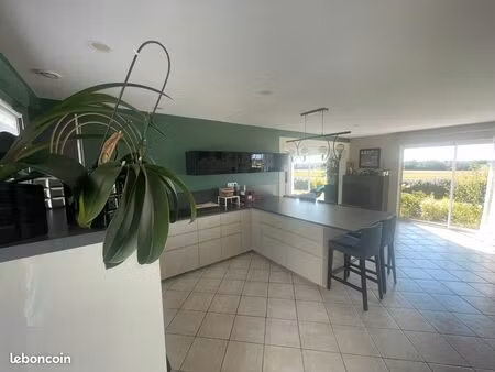 maison vue 6 pièces 145 m²
