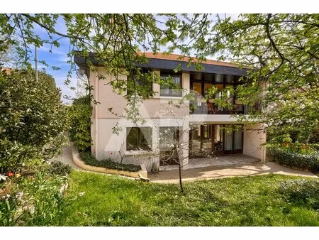 maison de luxe à vendre dans le quartier brancas-fontenelles-beauregard