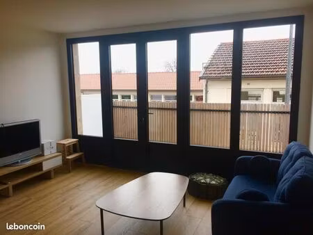t2 meublé avec terrasse