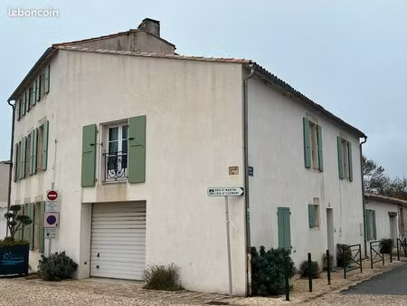 maison de charme 300m2 en centre ville la couarde sur mer sur l'ile de re avec 5 chambres 