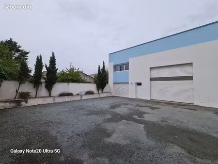 entrepot a la location