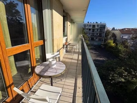 studio 25m2 refait à neuf - calme - sans vis à vis  10 min rer e - 900 cc