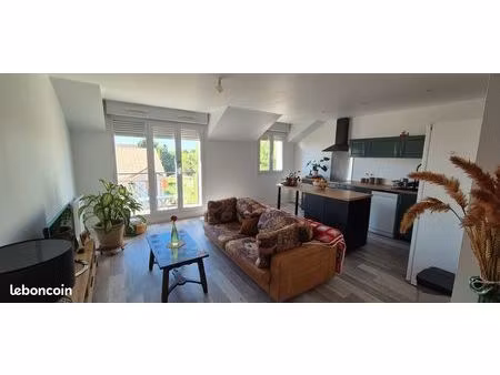 appartement rénové 50m2 avec cuisine équipée  5min à pied gare cergy-le-haut (rer a + lign