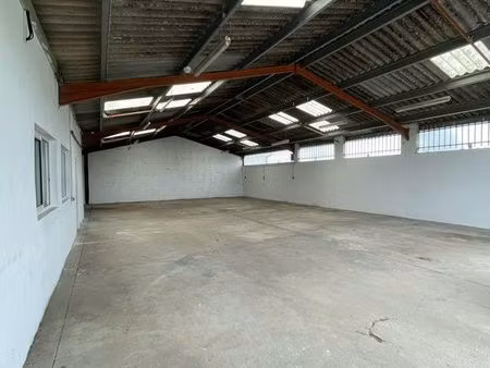 local stockage / artisanal à louer – [baurech 33880]