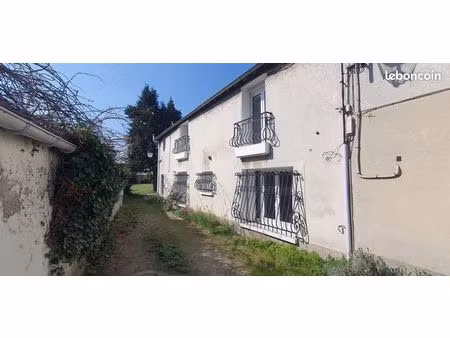maison familiale de caractère avec dépendance aménagée