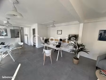 bureau 72 m²