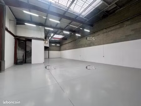 local d'activité 557 m²